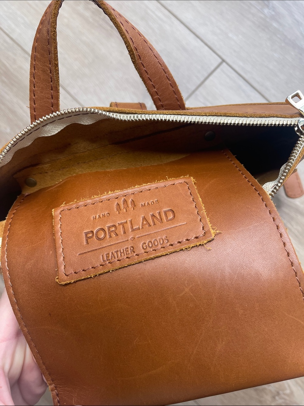 Portland Leather Tan Leather Zip-Front Tote Backpack - Picture 15 of 15